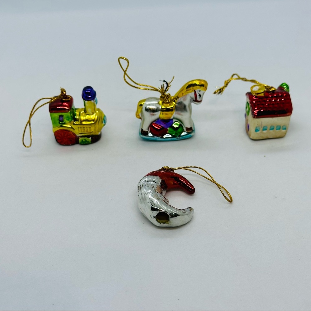 Lot of 12 Vtg Ceramic Mini Christmas Ornaments Santa Tree Train Moon Horse Bear+ - Picture 10 of 16